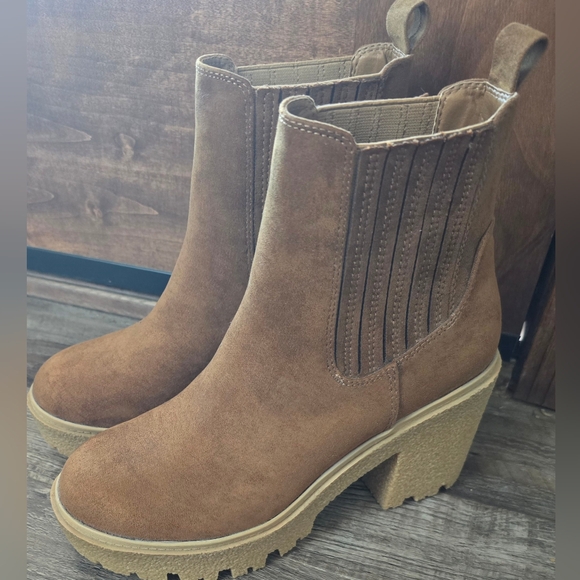 Brand New Without Box Steve Madden Charges Platform Suede Boots Size: 7 - Picture 3 of 8